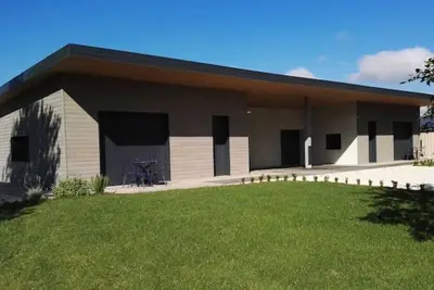 Image de Gîte 2 plain-pied, parc arboré, clos et sécurisé.