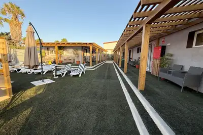 Image de Single capsule in room of 16 capsules