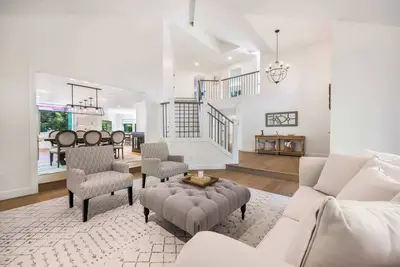 Image de Bellevue Lakemont 4br&Den, Hot Tub & Ev Charger