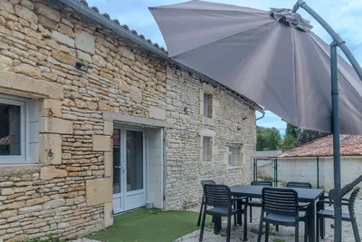 Image de Maison de Vacances 'Berclois' avec Terrasse Privée, Wi-Fi et Climatisation