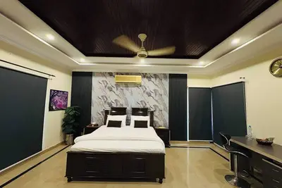 Image de Guest Room in House with Ac in Lahore