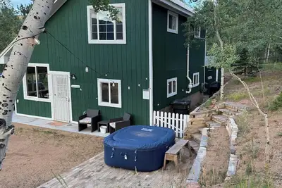 Image de Mountain Escape Cabin with hottub. Pet Friendly!