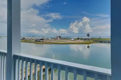 Image de Blissful Blue Oasis | Bayfront, Water Views