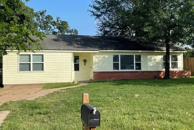 Image de Sleeps 14 - Game Day Stay by Kyle Field