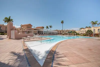 Image de Vacances 'Green Oasis Club' avec piscine partagée, Wi-Fi et climatisation