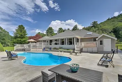 Image de Riverside retreat in Catskills with pool