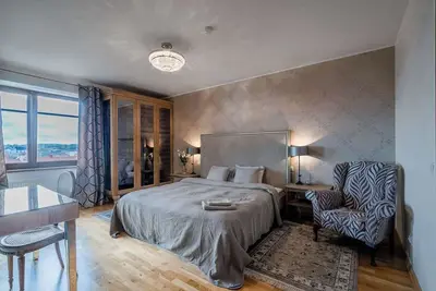 Image de Domillion 2bdr old town apt w views, parking A127