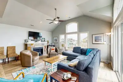 Image de 4br | Pool | Hot Tub | Game Room | Balcony