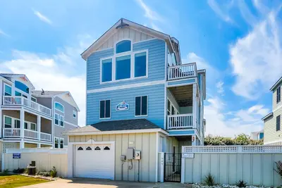 Image de 4br Dog Friendly | Pool | Hot Tub | Balcony | W/D