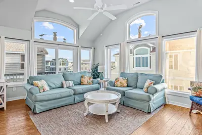 Image de 4br coastal home with pool access, hot tub, grill