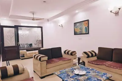 Image de 2bhk- Gk 2 near M Block Market! by HostMyStay