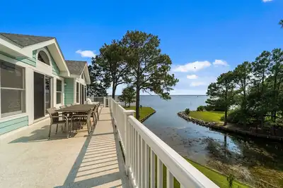Image de 6br Soundview Dog Friendly | Pool | Hot Tub