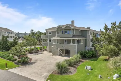 Image de 5br ocean-side home with hot tub - dog-friendly
