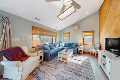 Image de Charming 4br | Private Pool | W/D