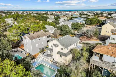 Image de 5br retreat with private pool, hot tub, & balcony