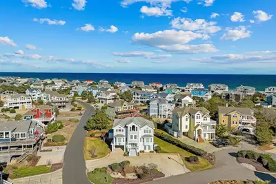Image de Salty Crab – 7br Pool, Hot Tub & Game Room, Short Walk to Corolla Beach