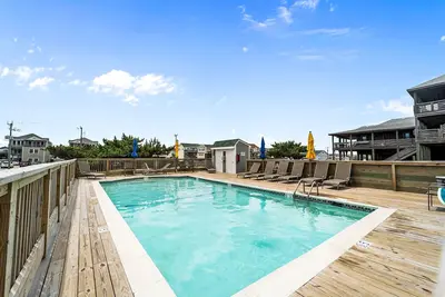 Image de Serene 2br Oceanfront 3rd-Floor | Balcony | Pool