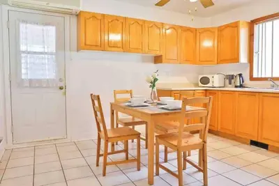 Image de Lovely 3-Br entire home Monthly Stay Walk to Metro