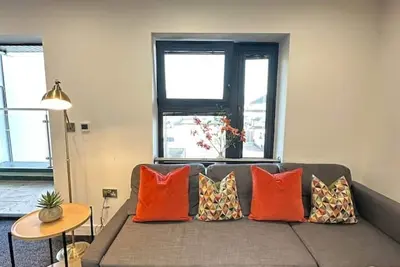 Image de Bright Spacious Apartment Featuring Large Balcony and Free Parking