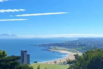 Image de Spacious Ocean & Mountain View Apartment in Gordon’s Bay, Cape Town.