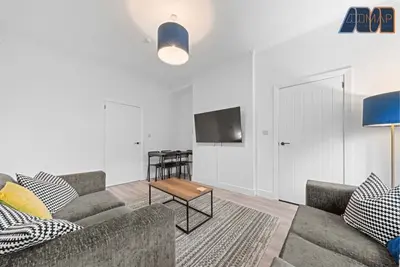 Image de Glasgow 3br House w/ Parking