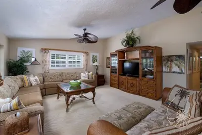 Image de Cozy canal in the Keys - leads directly into crystal blue ocean!