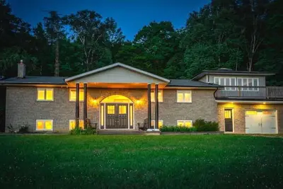 Image de Find peace, comfort, and privacy at our spacious countryside home nestled in the heart of nature in Chatsworth!