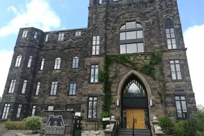 Image de Castle Manor Penthouse - More units available