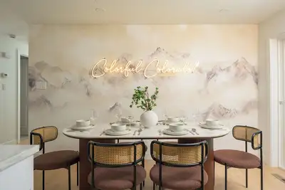 Image de Freshly remodeled home in Westminster. HotTub, Movie Theater, Pool Table, Arcade