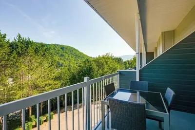 Image de Évasion Tremblant–Moderne, chaleureux avec vue|Cozy hideaway with mountain views