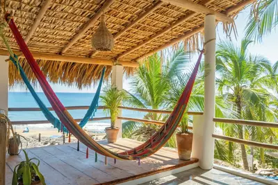 Image de Comfortable room with hammock terrace overlooking Rinconcito Beach, one minute from the beach.