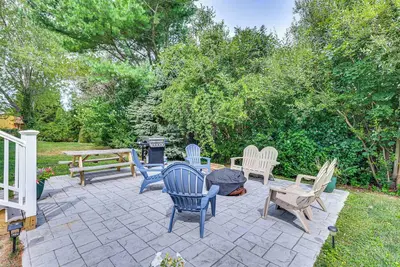 Family Gem w/ Spacious Yard: 5 Mi to Second Beach