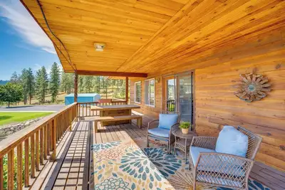Image de Mtn-View Getaway w/ Spacious Deck in Republic!