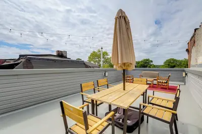 Image de Penthouse Condo w/ Rooftop Deck in Philadelphia!