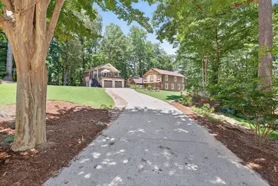 Image de Lake Escape with Largest 2-Story Dock on Lanier