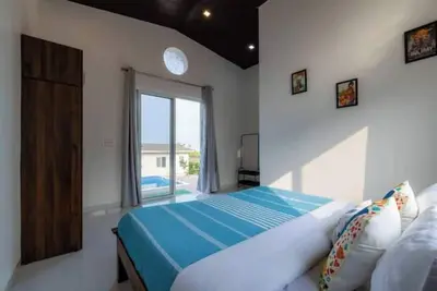 Image de 3 Bhk Calmhouse w Pond View