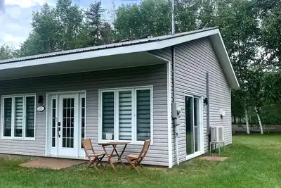 Image de beau chalet à 2 pas du lac St-Jean