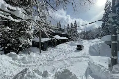 Image de Spacious 5-bedroom ski-in chalet—perfect for families and friends.