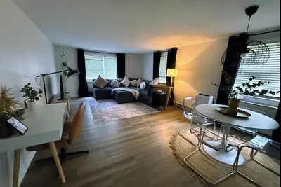 Image de $2300/month! :Charming and  peaceful 2-bedroom house_AC, full kitchen, & Wi-Fi.