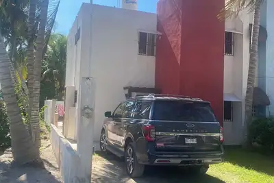 Image de One Minute Walk to the Beach!