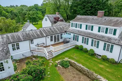 Image de The Farmhouse at Golden Hill Farm