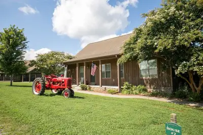 Image de 4bd House Farm Stay on Lake and Duck River