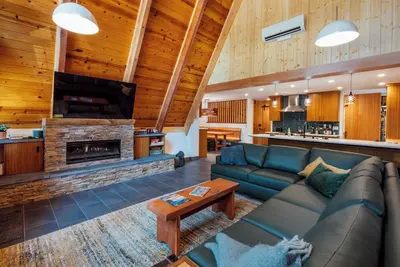 Image de Eco-Friendly Cozy Cabin in Homewood
