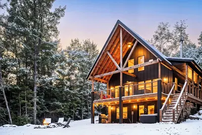 Image de Black Bear Chalet – Hot Tub, Fire Pit, Mtn Views, Game Room