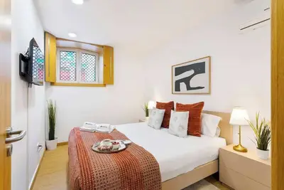 Image de Modern & Central Flat w/ Garage by HostWise