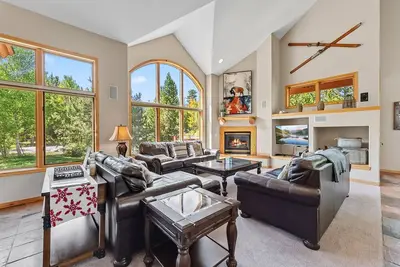 Image de Modern Mountain Stay | Hot Tub, Fire Pit & Views