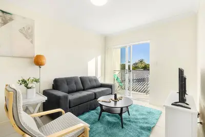 Image de Cozy 1br Unit in Springwood Great Location Parking