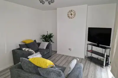 Image de Large Swindon House | Big Garden for Photoshoot