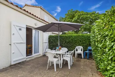 Image de Séjour pour 5 avec piscine commune, terrasse
