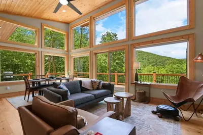 Image de Modern Mountain Escape w/ Hot Tub & Views